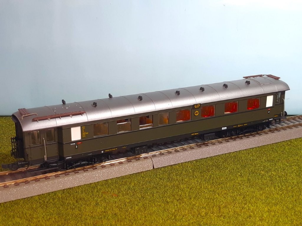 roc43032-2.jpg