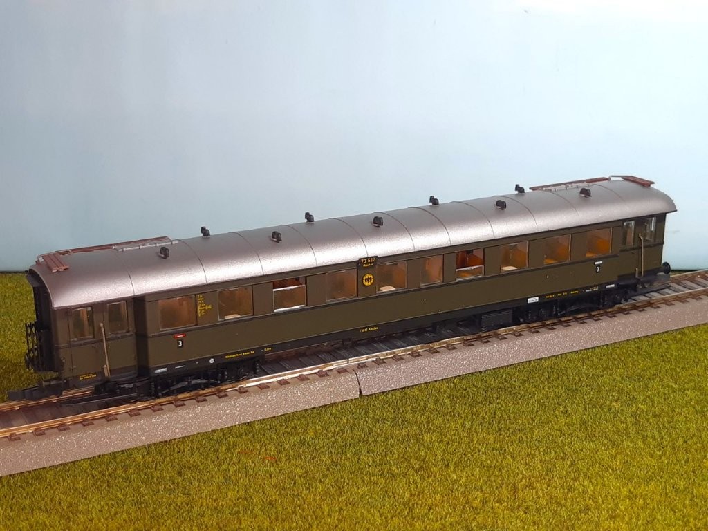 roc43032-3.jpg