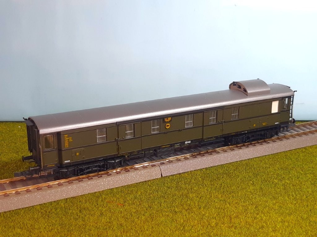 roc43032-4.jpg
