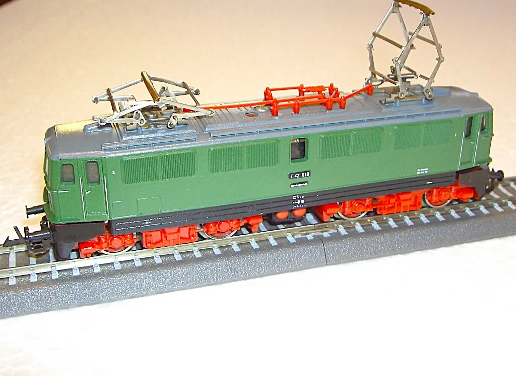zeuke-545755-tt-elektrolok-e42-dr-gebraucht-modellbahn.webp