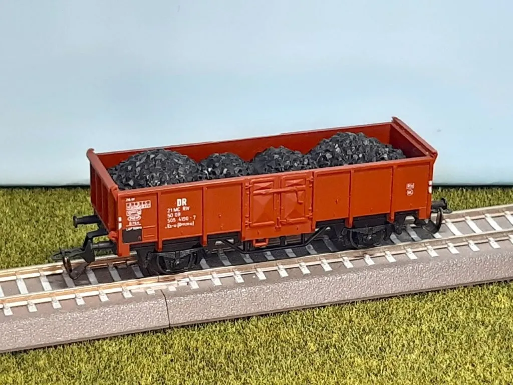 bttb-4245-tt-offener-gueterwagen-kohleladung-dr-modellbahn.webp