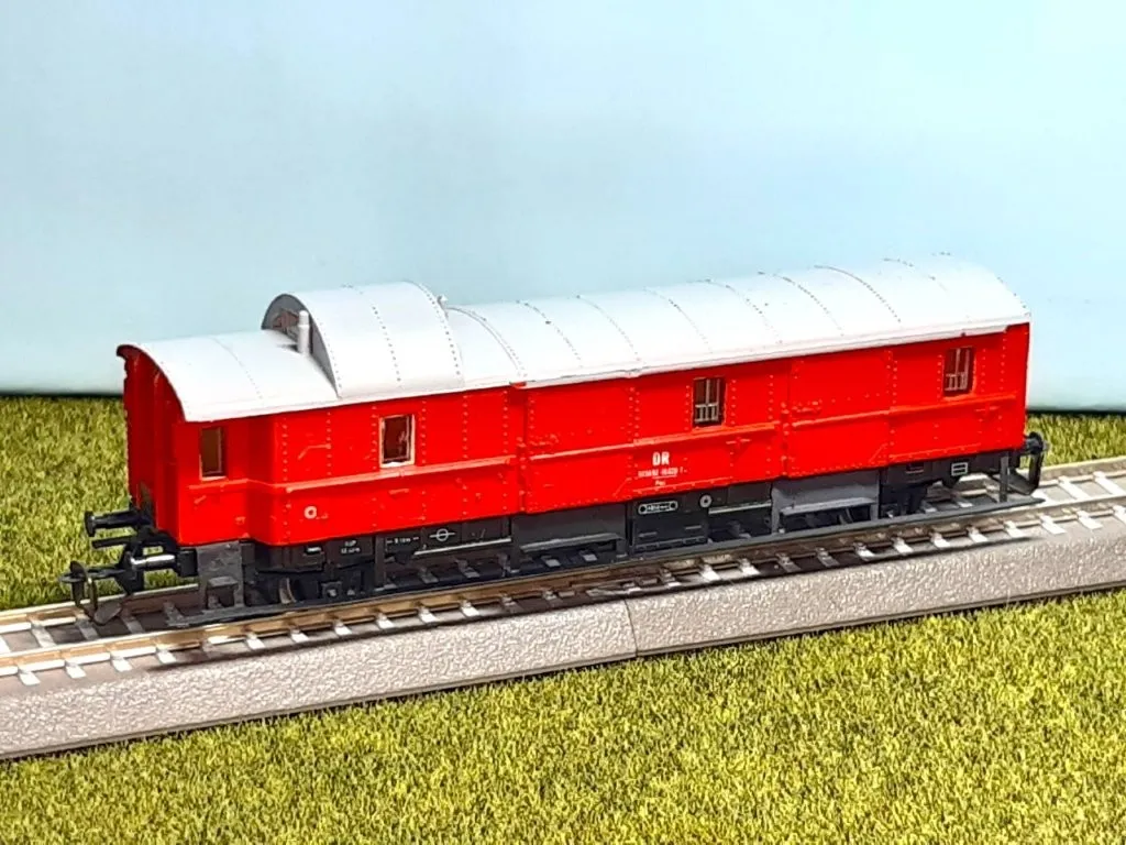 bttb-3411-tt-gepaeckwagen-dr-rot-gebraucht-modellbahn.webp