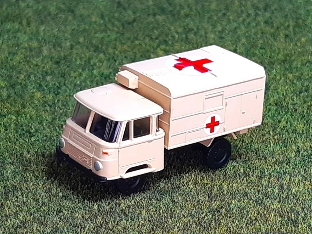 tillig-tt-robur-lkw-kofferaufbau-sankra-modellauto.webp