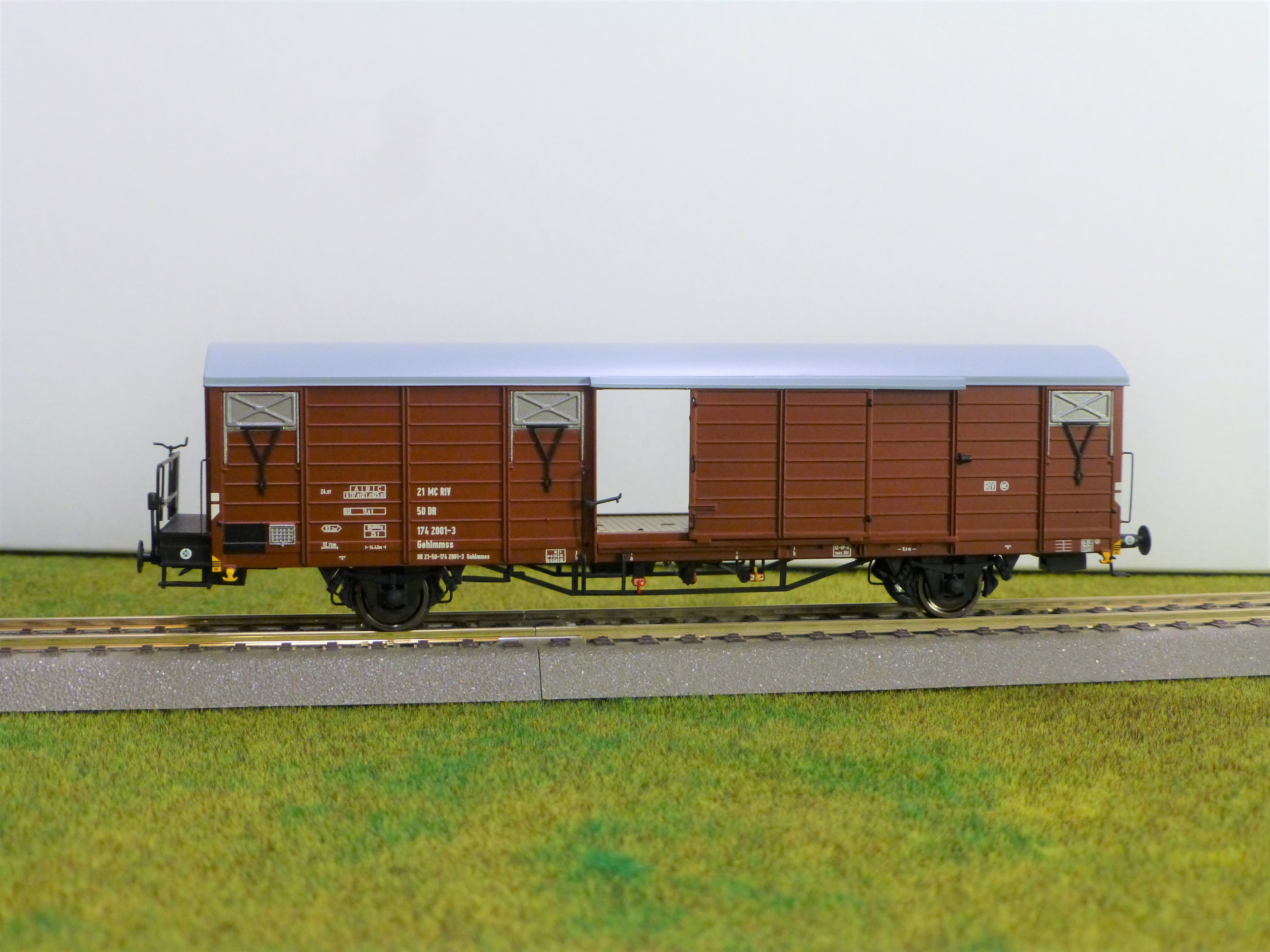 ex20474.JPG